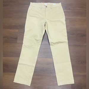 GAP essential khaki straight fit chino